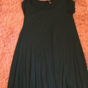 Short sleeve Forrest green forever 21 size small dress with ribbed material